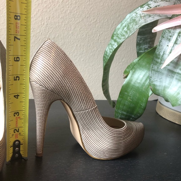 Nude Patent Leather Hidden Pumps - Picture 6 of 8